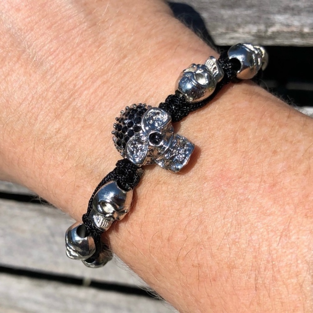 Silver Skull Gem Macramé Bracelet! NEW!